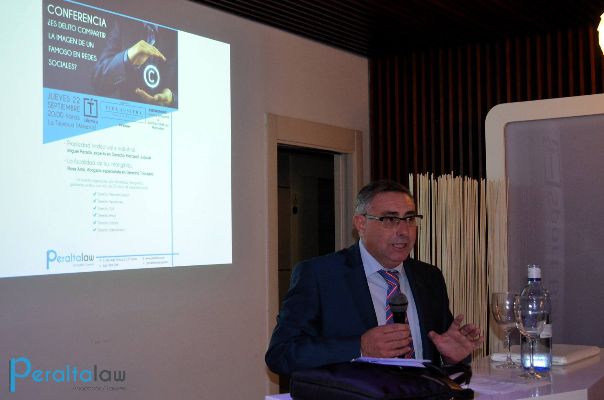 Miguel Peralta ofrece una conferencia sobre Propiedad Intelectual ante medio centenar de personas